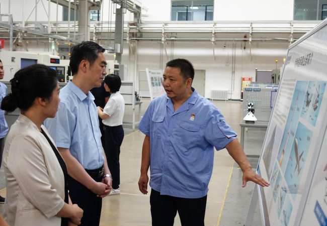 河南省工信廳黨組成員、副廳長(zhǎng)孫永民一行蒞臨公司考察調(diào)研